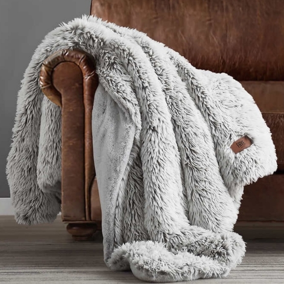Frye Other - FRYE Arctic Luxe Faux Fur Throw  60" x 70"